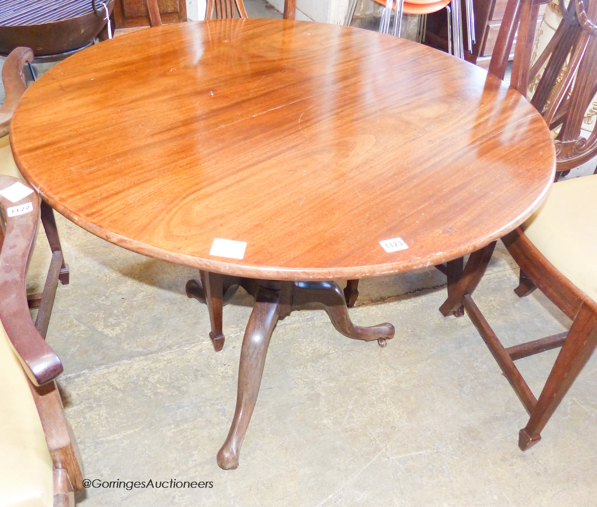 A George III circular mahogany tilt top breakfast table, diameter 94cm, height 71cm